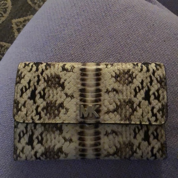Michael Kors Handbags - Mk Michael Kors snakeskin wallet